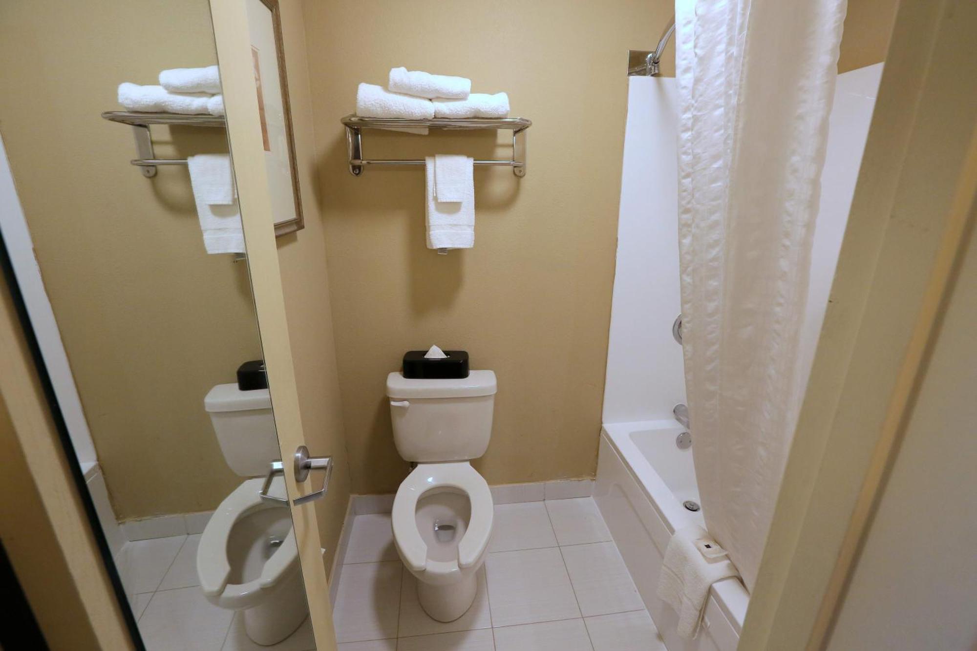 Country Inn & Suites By Radisson, Charlotte I-85 Airport, Nc Eksteriør billede